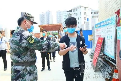 乌市为出疆复课学生开绿色通道,他们现在开学合适吗?