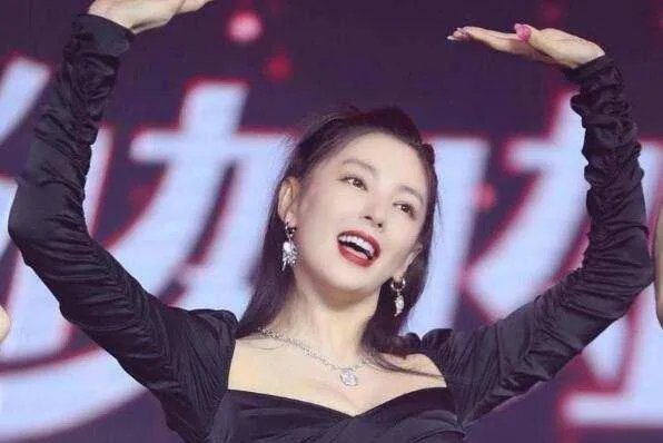 2021年央视春晚明星阵容曝光,肖战万茜名列其中,你最期待谁?
