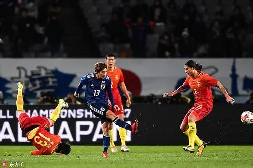 东亚杯国足1比2日本,本场国足的表现暴露出哪些问题?