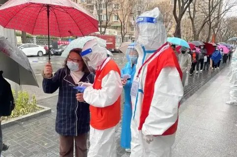 演员陈龙上海做防疫志愿者,他身为公众人物做出了怎样的表率?