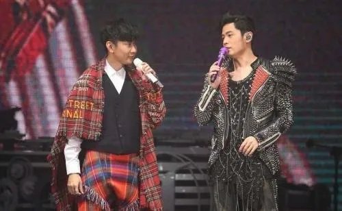 林俊杰助阵周杰伦演唱会,他们在现场都玩儿了什么游戏?