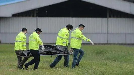 扒飞机偷渡身亡,偷渡行为为何屡禁不止?