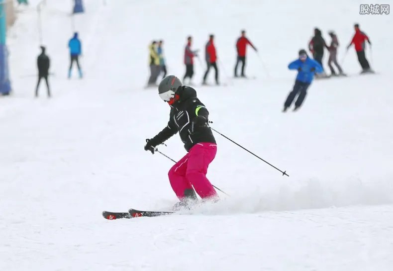 小孩滑雪场坠落 冬季滑雪要注意什么