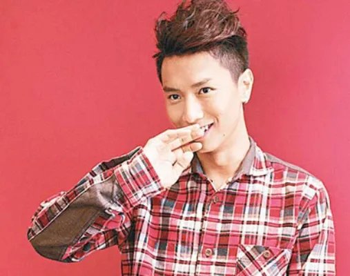 分享喜爱夜蒲陈柏宇发型图片 亲身示范帅气短发