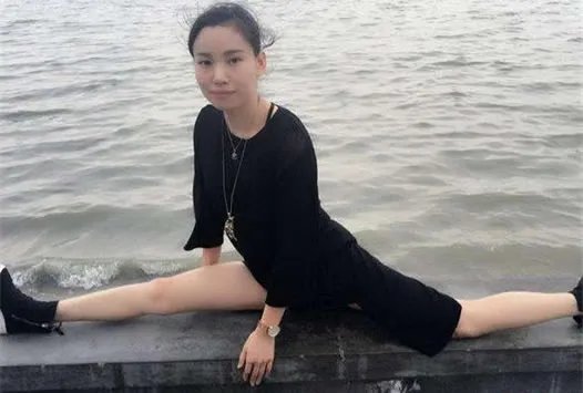 乔一和F君的真人照片 乔一和f君的现实故事