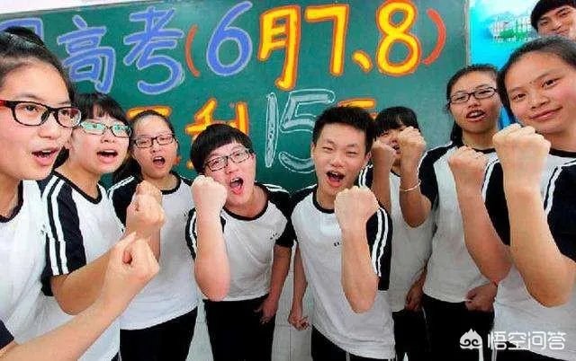 武汉双胞胎姐妹错拿对方准考证而又不在同一考场，交警帮助姐妹换证，对此你怎么看？