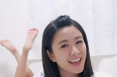 陈自瑶否认婚变:霸气回应与老公的关系