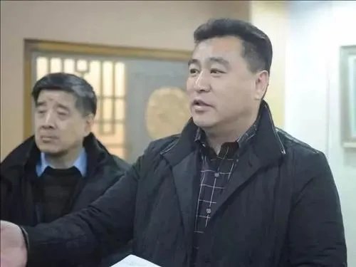 央视主播张宏民独自吃雪糕被嘲,那些嘲笑的人有资格吗?