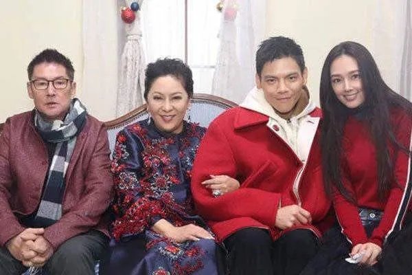 郭碧婷婚礼戴古董王冠,野人向佐和懒人郭碧婷是怎么做到和谐共处的?
