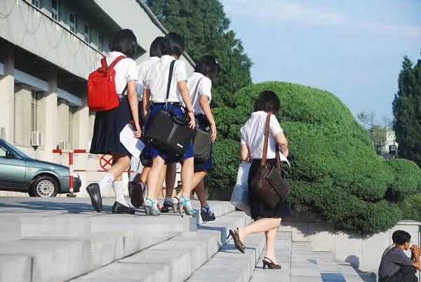 哪里的女中学生上学失联？