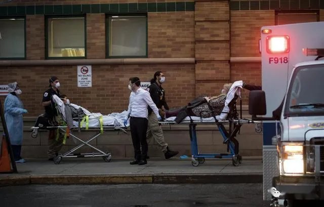 为什么美媒称美国抗疫成国家批准的屠杀,死亡时钟是怎么回事?