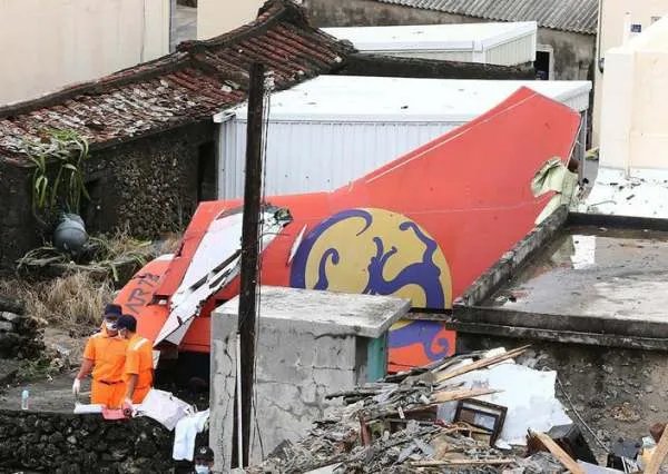 台湾发生轻航机坠机事故致2人死亡，具体的情况如何？