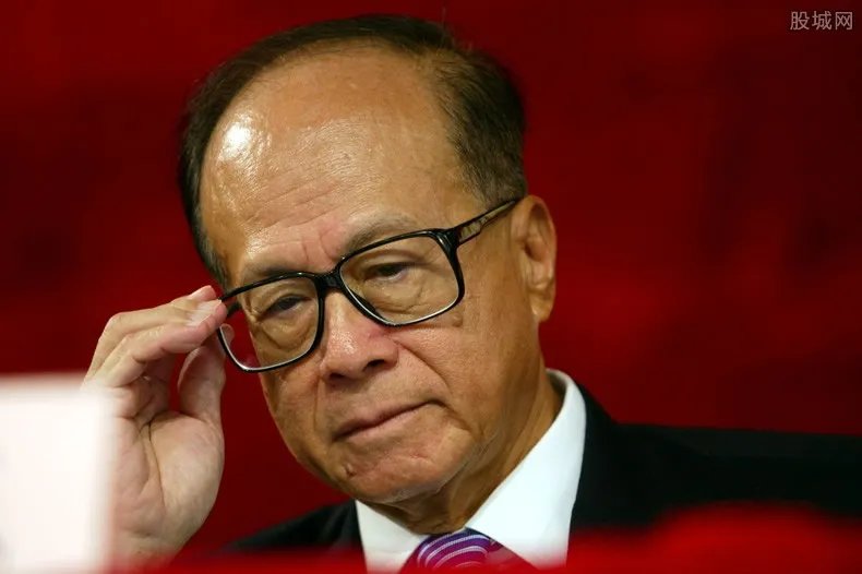 李嘉诚是哪国国籍 原来他是这个国家的公民