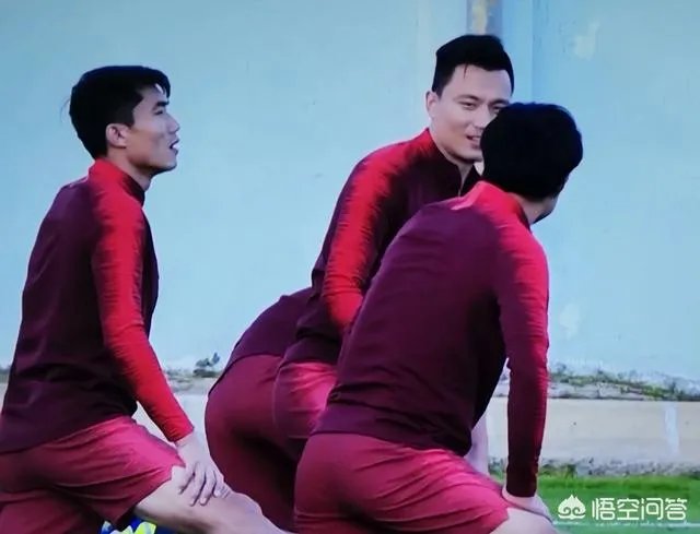 下一场对阵伊朗的比赛国足会派出怎么的首发阵容？战术打法又会如何？