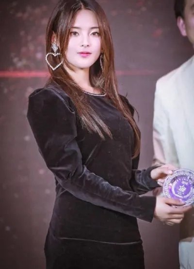 杨超越回应发胖是什么情况:杨超越胖后照片及发胖缘由