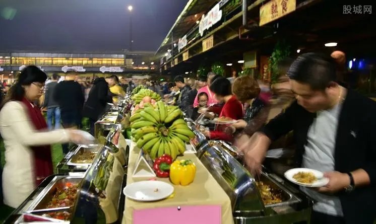 携导盲犬进店遭拒 消费者进小吃店吃饭被拒引发热议