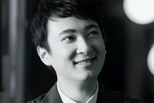 王思聪新闻联播画面曝光 王思聪也有正经的时候？
