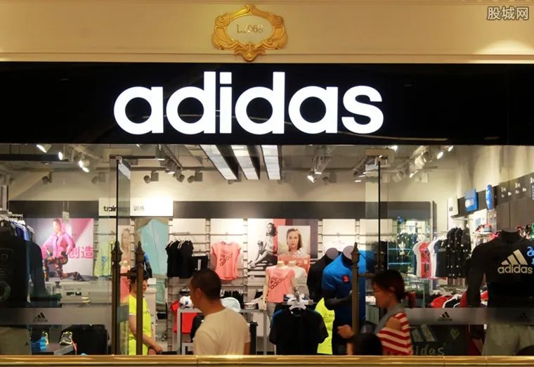 阿迪全球超70%门店关门 净利润大跌96%