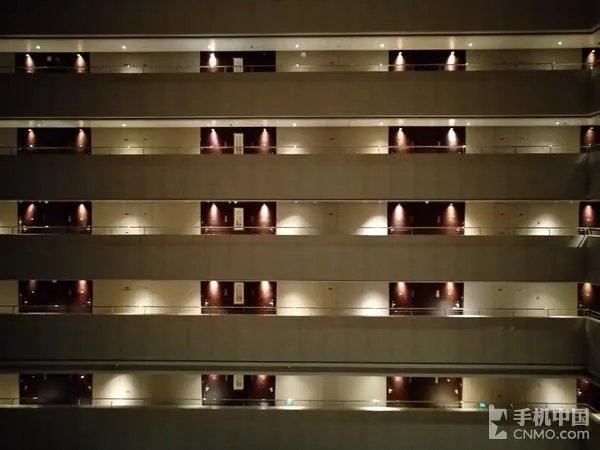 坚果Pro2体验评测:硬件终于追上了设计