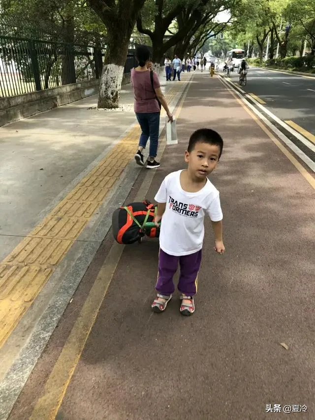 孩子人来疯该怎么办呀?