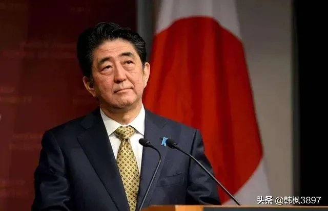 日本首相安倍晋三辞职,你如何评价其功过是非?