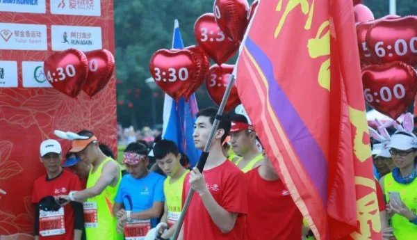 武大靖贵港马拉松第一名是谁?