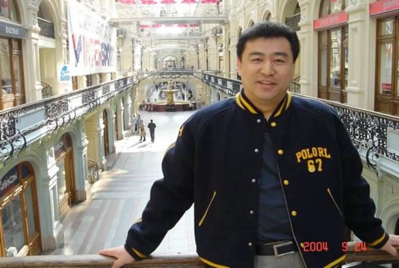 央视主播张宏民独自吃雪糕被嘲,那些嘲笑的人有资格吗?