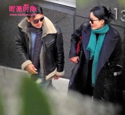 传谢霆锋求婚遭拒:一连求了3次未料被女方拒绝