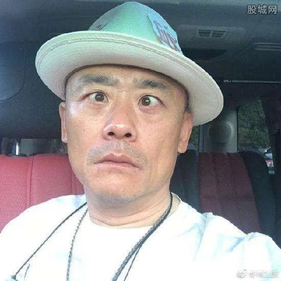 周立波李咏闹翻其实暗战已久 二虎相争必有一伤啊!