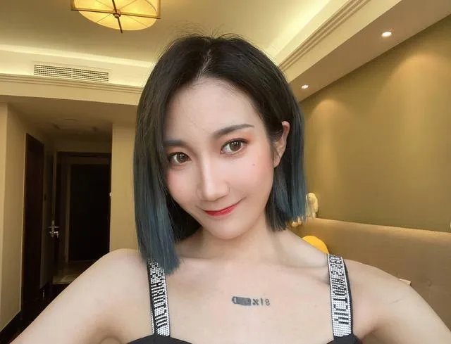 李佳航发文声援乃万并呼吁互相理解,他们之间的关系如何?