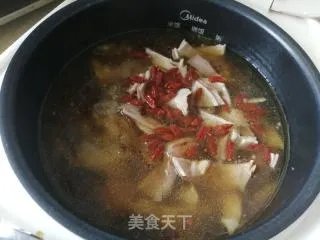肚包鸡
