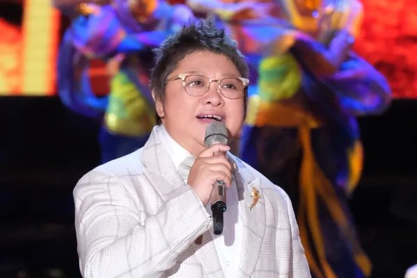 韩红暴瘦后罕现身,她究竟是经历了什么?