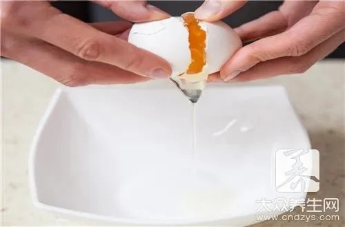 蛋清打不发怎么补救