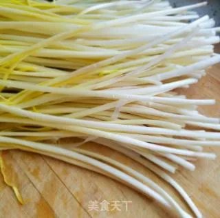 蒜苗的家常炒法：不管春节还是平时小白必备的简单快手菜