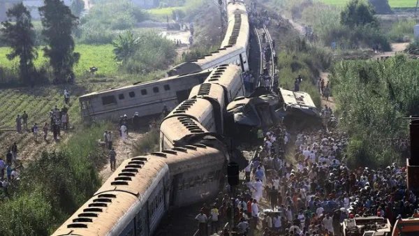 大秦铁路两火车碰撞,传出巨大碰撞声,车上是否有乘客伤亡?