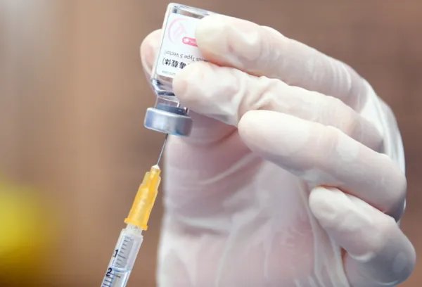 全球单日新增确诊超45万例,各国应该如何防控疫情?