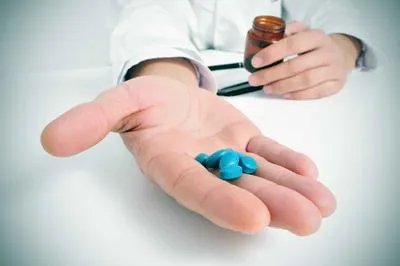 戴黑胆石戒指有哪些作用 如何鉴别黑胆石