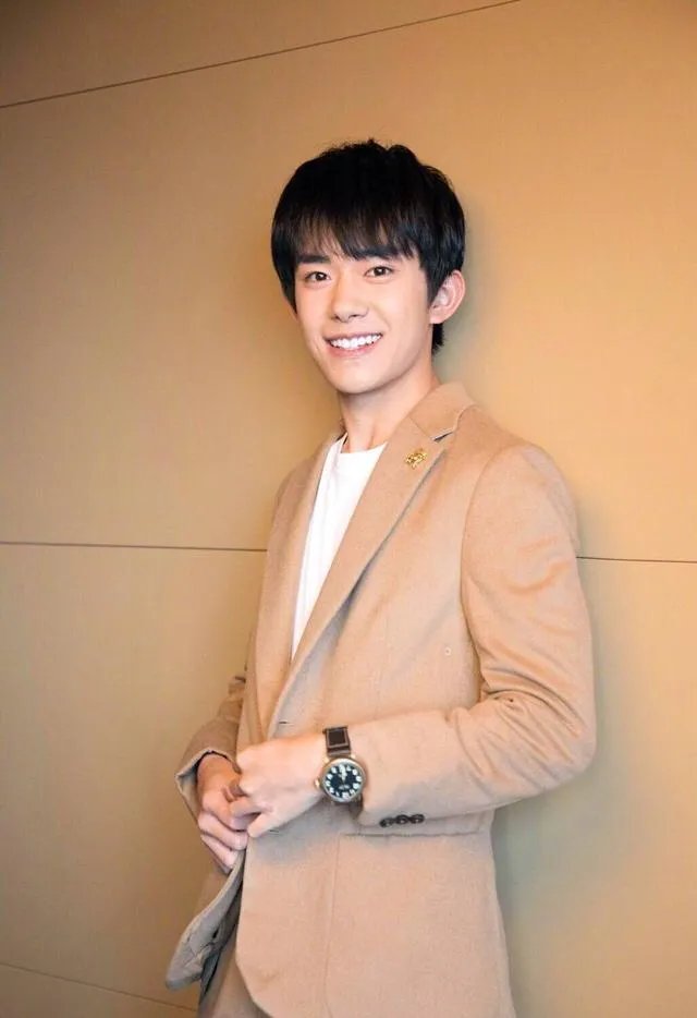 易烊千玺整容了吗?