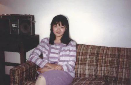 洪晃是谁的女儿家世和真实身世介绍 洪晃年轻时很美个人资料简介