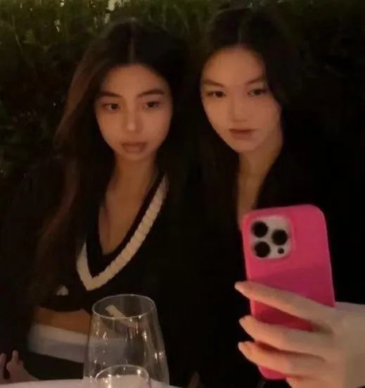 李亚鹏女儿李嫣近况曝光，穿露脐装身材如模特，气质更偏像谁多一些？